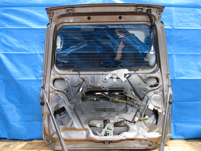 Used Nissan Serena BOOT LID MECHANISM AND LATCH 